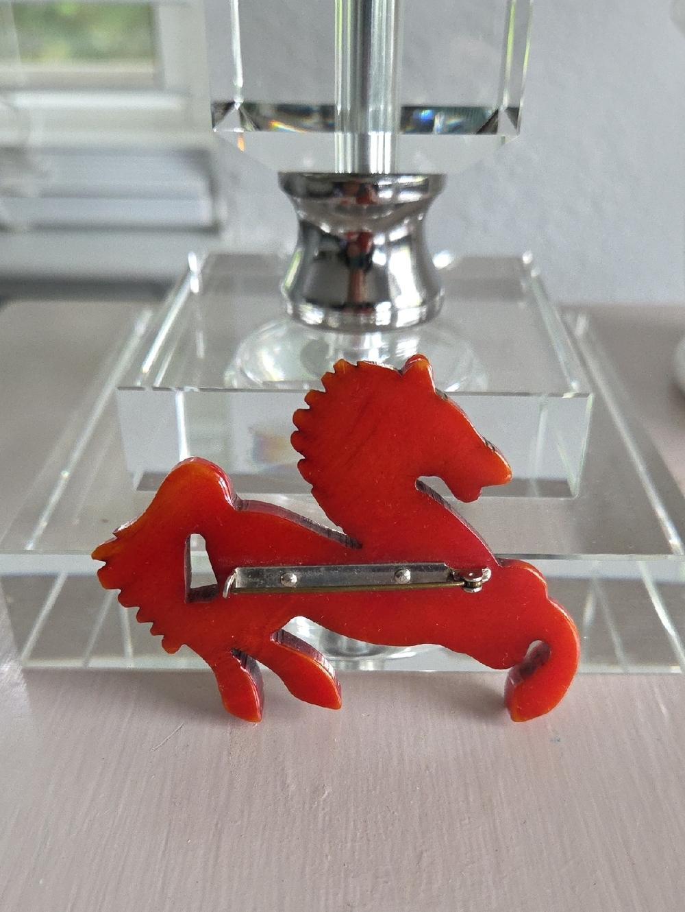 Bakelite Rust Orange Horse Pin Brooch - Picture 2 of 9